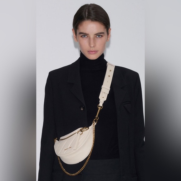 ✨Host pick✨Charles & Keith Cream Crossbody Bag with Gold Chain - Picture 3 of 8